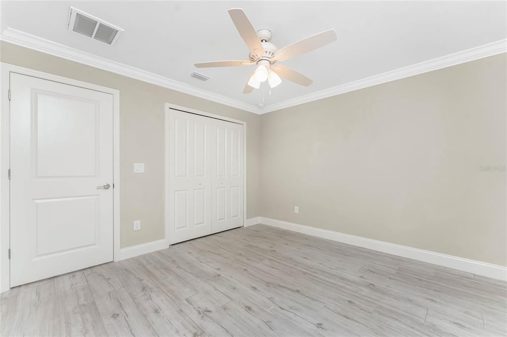 合同活跃: $399,000 (3 贝兹, 2 浴室, 1890 平方英尺)