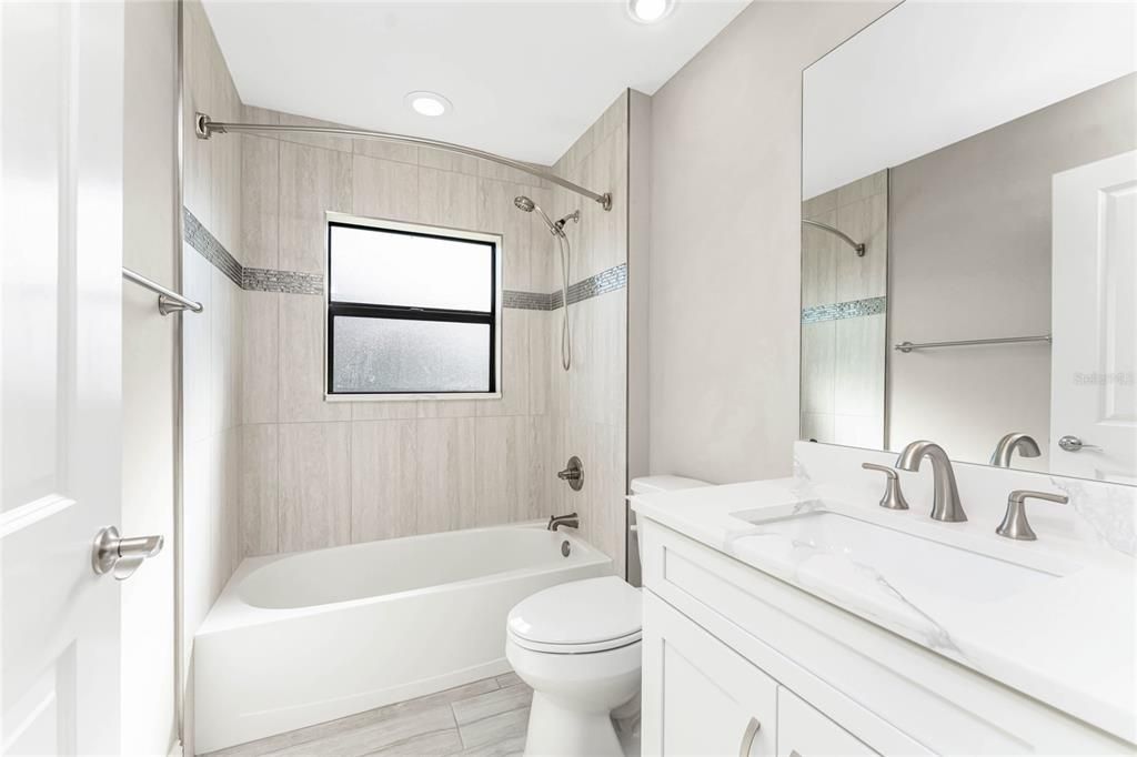 合同活跃: $399,000 (3 贝兹, 2 浴室, 1890 平方英尺)