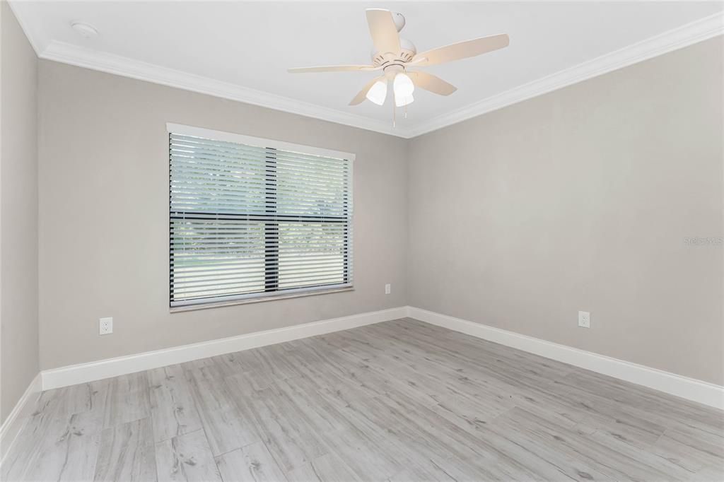 合同活跃: $399,000 (3 贝兹, 2 浴室, 1890 平方英尺)