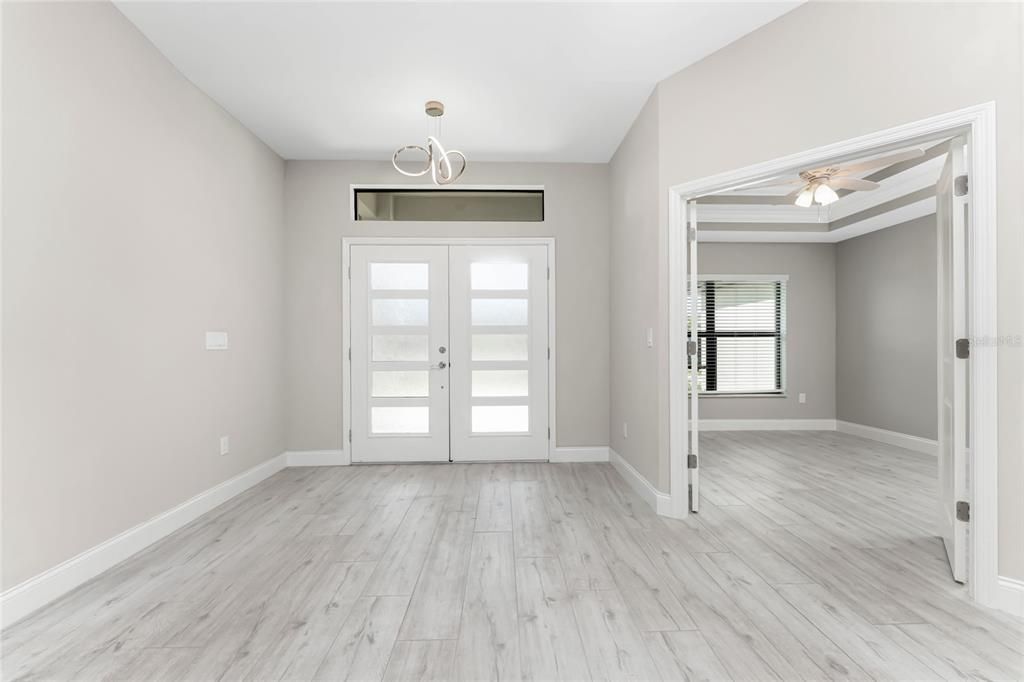 合同活跃: $399,000 (3 贝兹, 2 浴室, 1890 平方英尺)