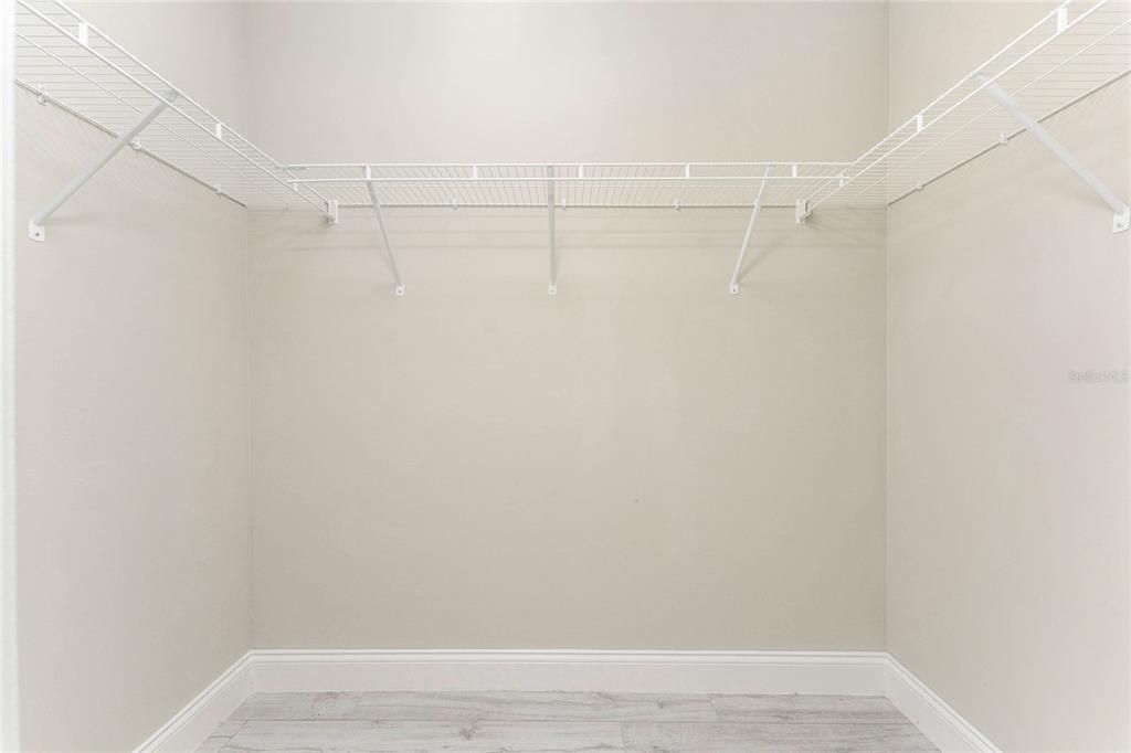 合同活跃: $399,000 (3 贝兹, 2 浴室, 1890 平方英尺)