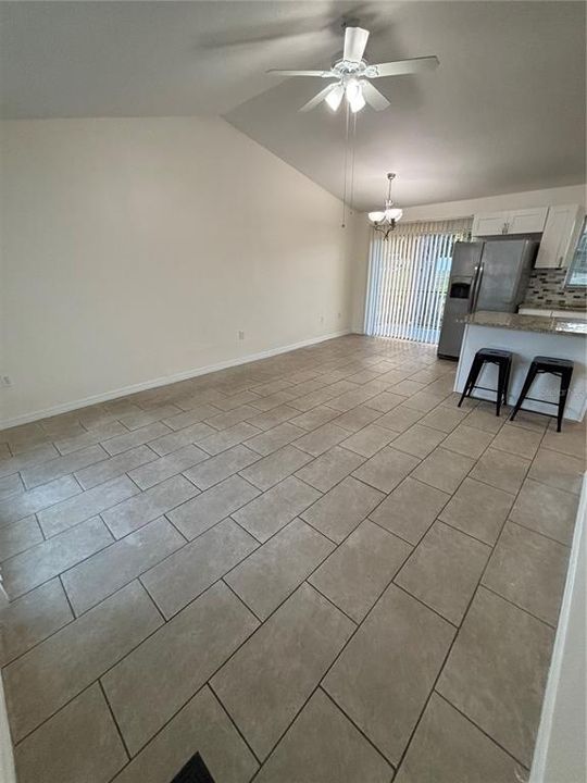 For Rent: $1,600 (2 beds, 1 baths, 998 Square Feet)