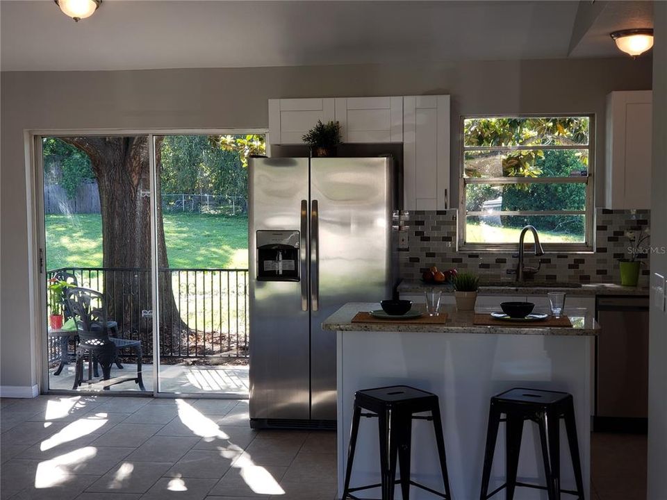 For Rent: $1,650 (2 beds, 1 baths, 998 Square Feet)