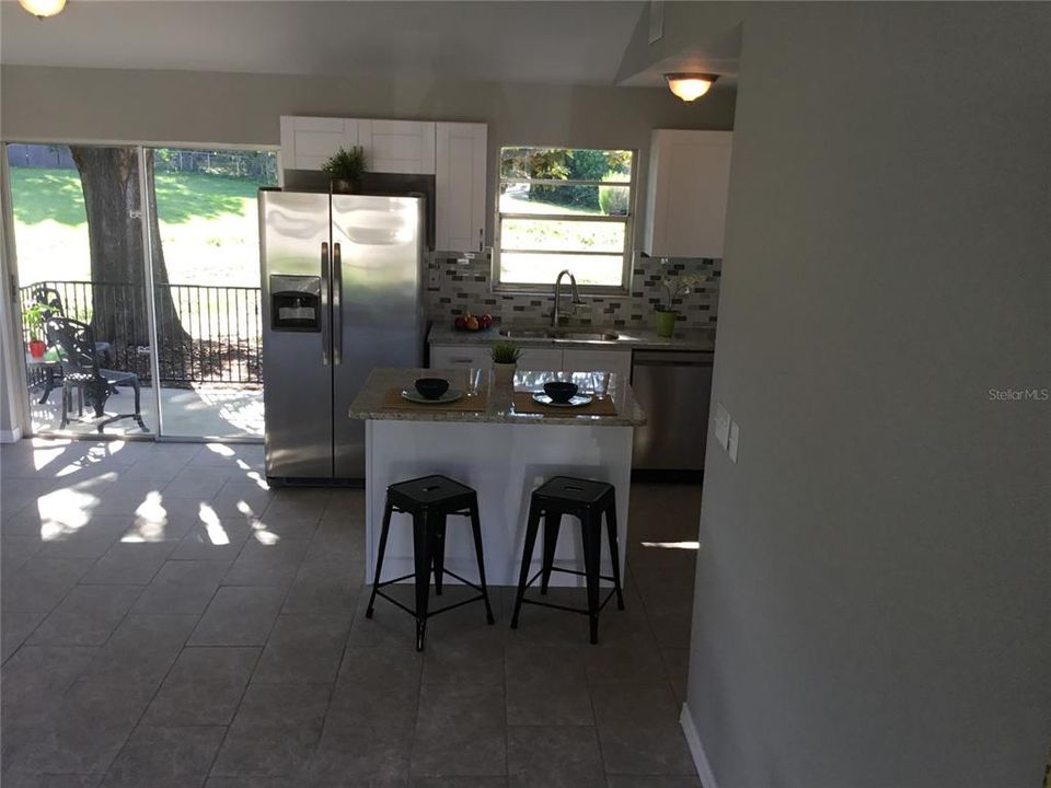 For Rent: $1,650 (2 beds, 1 baths, 998 Square Feet)