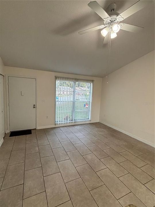 For Rent: $1,600 (2 beds, 1 baths, 998 Square Feet)