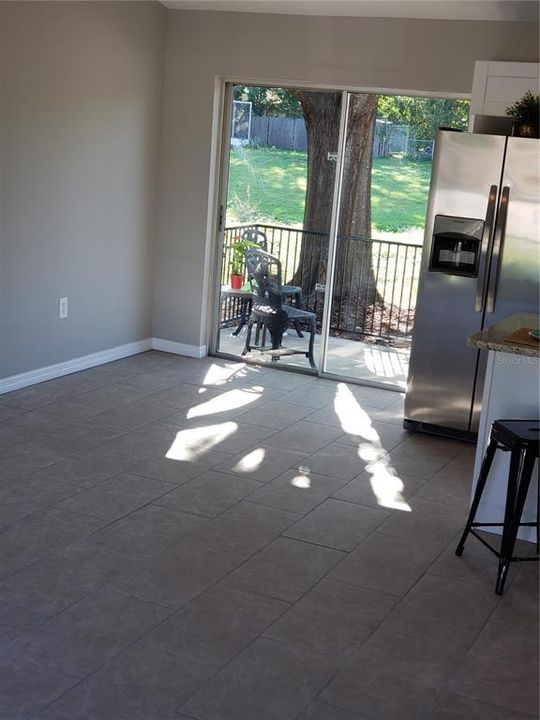 For Rent: $1,650 (2 beds, 1 baths, 998 Square Feet)