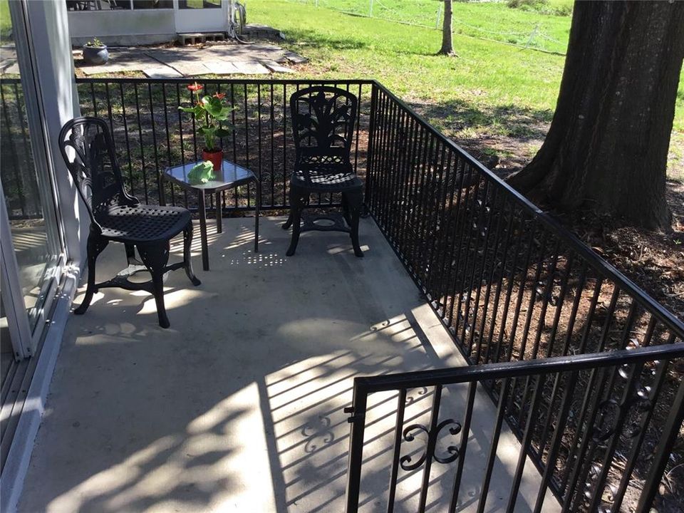 For Rent: $1,650 (2 beds, 1 baths, 998 Square Feet)