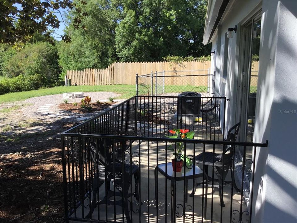 For Rent: $1,650 (2 beds, 1 baths, 998 Square Feet)