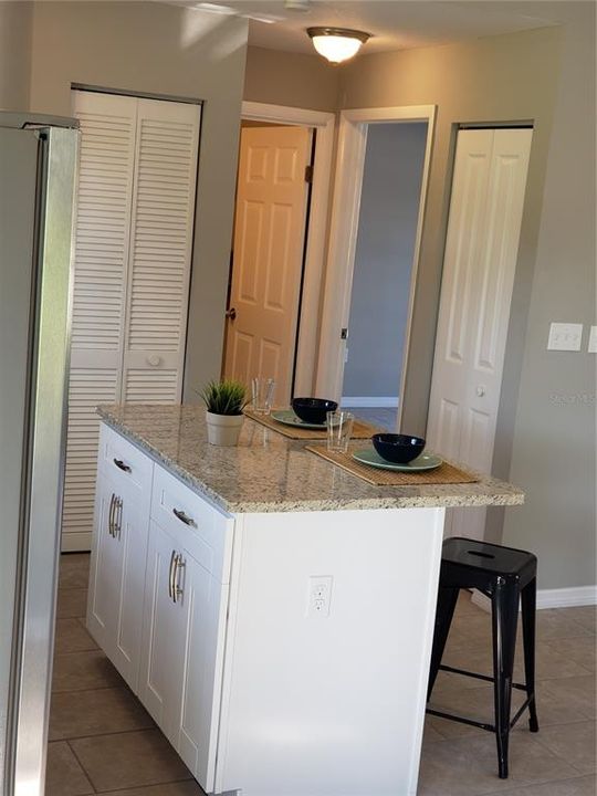 For Rent: $1,650 (2 beds, 1 baths, 998 Square Feet)