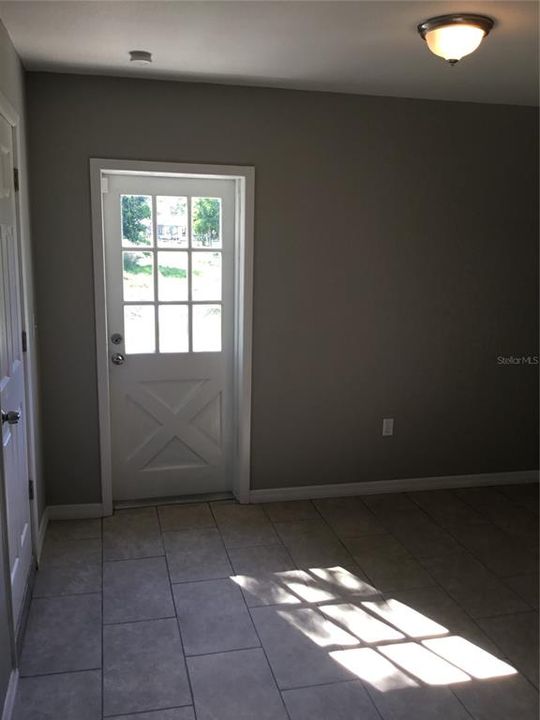 For Rent: $1,650 (2 beds, 1 baths, 998 Square Feet)