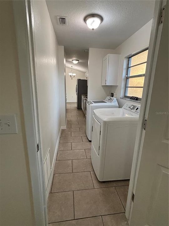 For Rent: $1,600 (2 beds, 1 baths, 998 Square Feet)