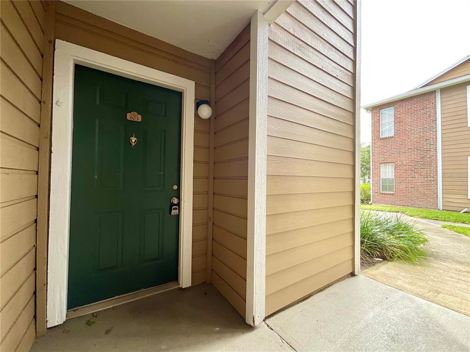 For Sale: $115,000 (1 beds, 1 baths, 660 Square Feet)