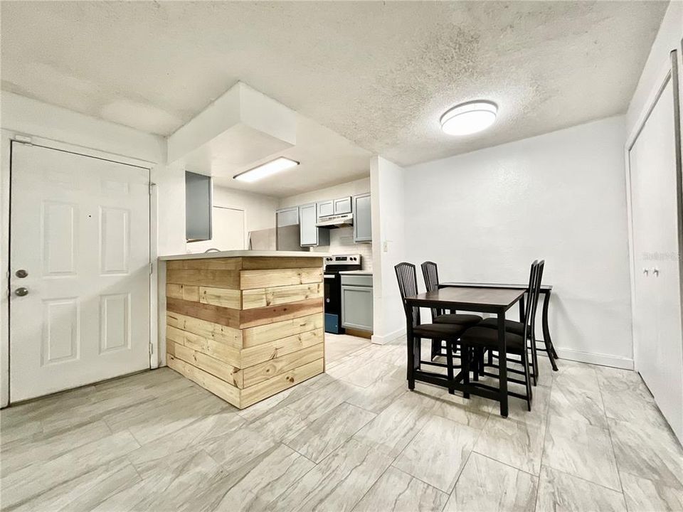 For Sale: $115,000 (1 beds, 1 baths, 660 Square Feet)