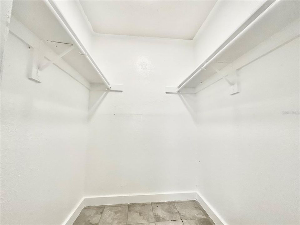 For Sale: $115,000 (1 beds, 1 baths, 660 Square Feet)