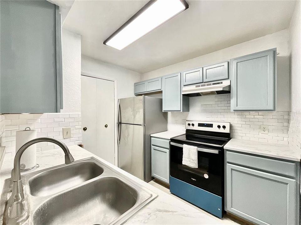 For Sale: $115,000 (1 beds, 1 baths, 660 Square Feet)