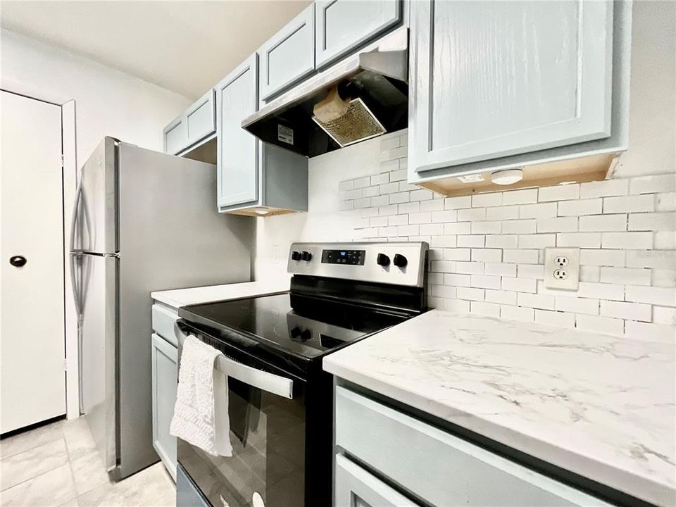 For Sale: $115,000 (1 beds, 1 baths, 660 Square Feet)