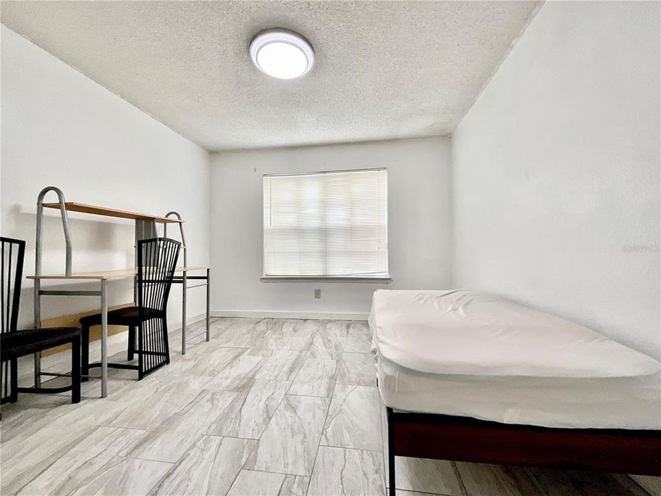 For Sale: $115,000 (1 beds, 1 baths, 660 Square Feet)