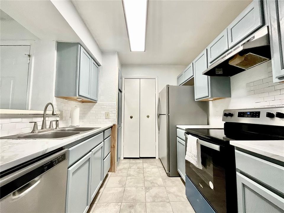 For Sale: $115,000 (1 beds, 1 baths, 660 Square Feet)