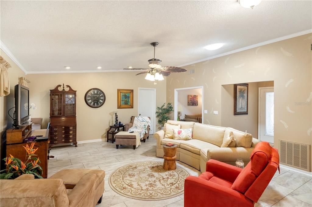 На продажу: $275,000 (2 спален, 2 ванн, 1732 Квадратных фут)