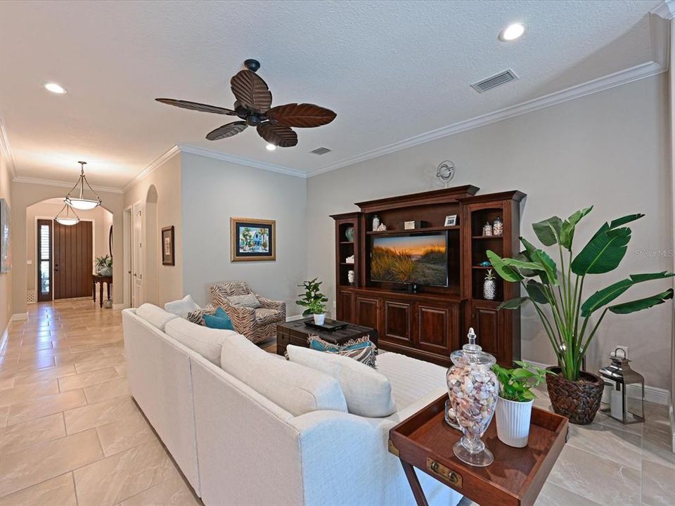 На продажу: $935,000 (4 спален, 2 ванн, 2045 Квадратных фут)