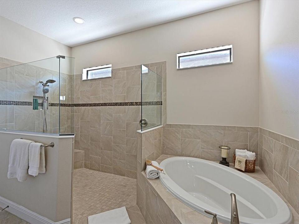 На продажу: $935,000 (4 спален, 2 ванн, 2045 Квадратных фут)