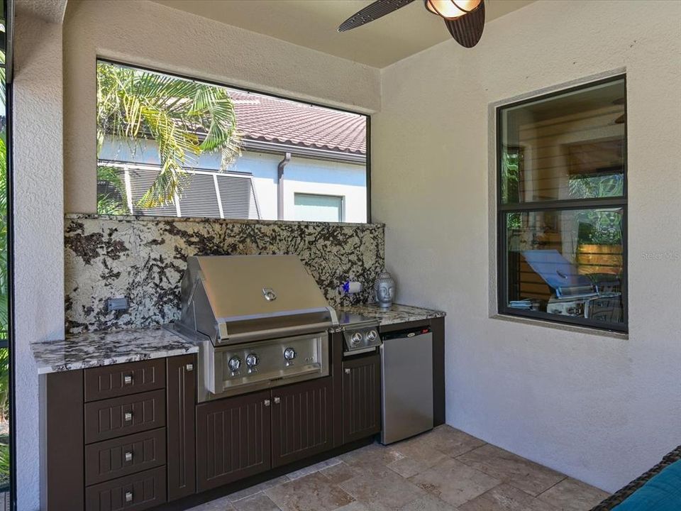 На продажу: $935,000 (4 спален, 2 ванн, 2045 Квадратных фут)