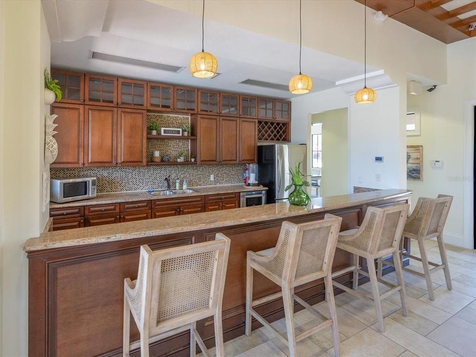 На продажу: $935,000 (4 спален, 2 ванн, 2045 Квадратных фут)