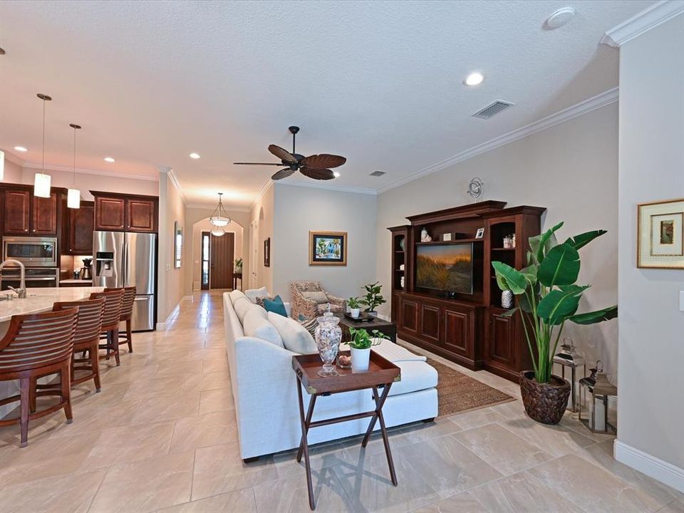 На продажу: $935,000 (4 спален, 2 ванн, 2045 Квадратных фут)