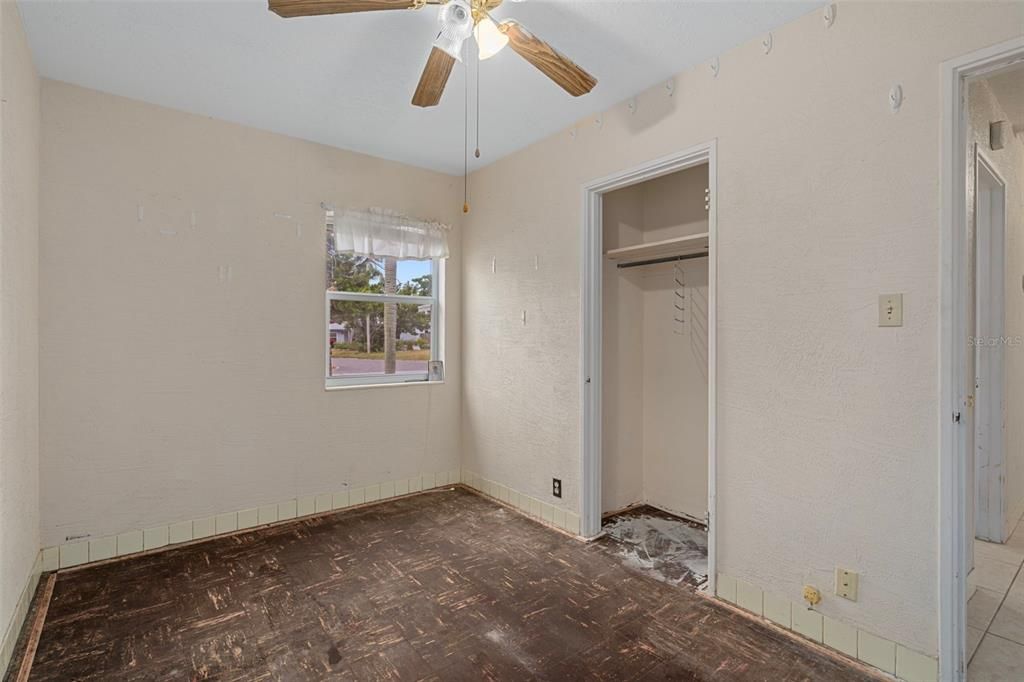 For Sale: $275,000 (3 beds, 1 baths, 850 Square Feet)