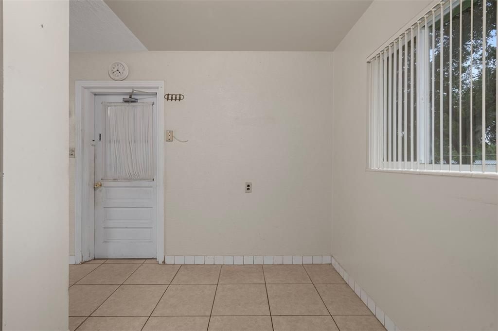 For Sale: $275,000 (3 beds, 1 baths, 850 Square Feet)