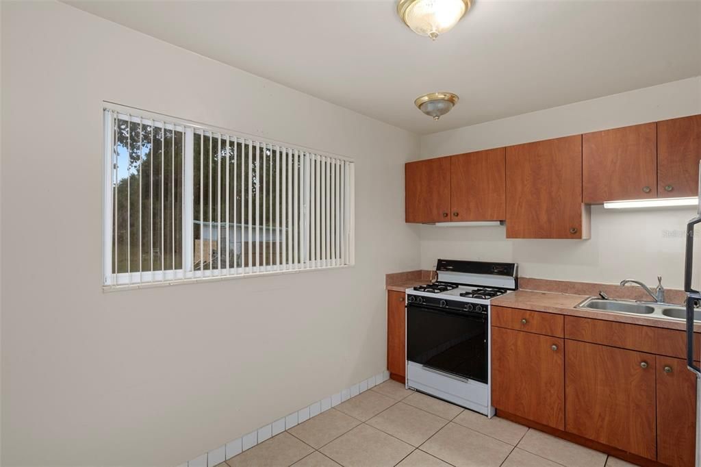 For Sale: $275,000 (3 beds, 1 baths, 850 Square Feet)