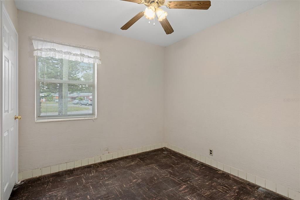 For Sale: $275,000 (3 beds, 1 baths, 850 Square Feet)