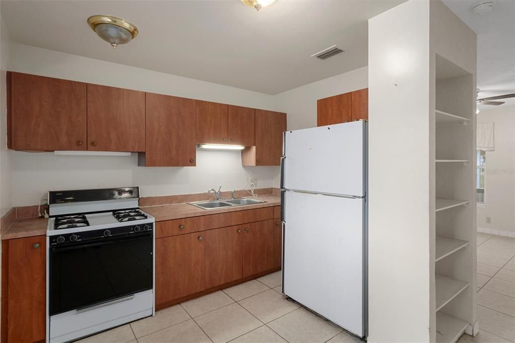 For Sale: $275,000 (3 beds, 1 baths, 850 Square Feet)