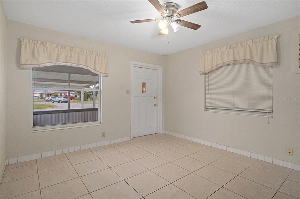 For Sale: $275,000 (3 beds, 1 baths, 850 Square Feet)