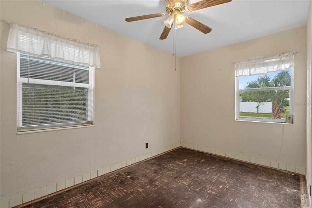 For Sale: $275,000 (3 beds, 1 baths, 850 Square Feet)