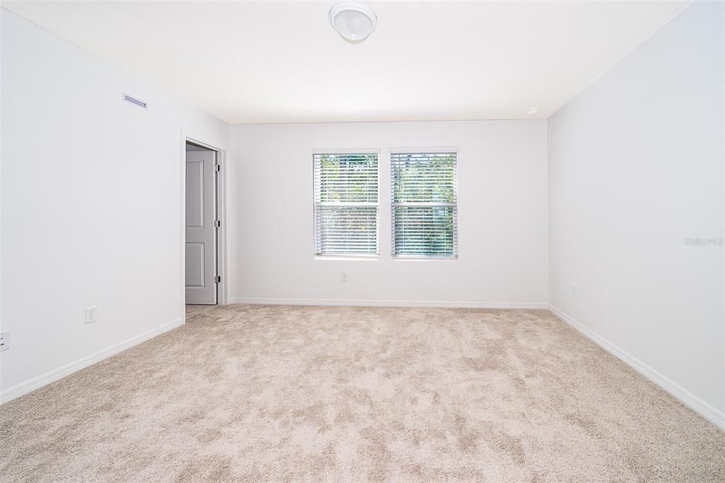 合同活跃: $2,300 (3 贝兹, 2 浴室, 1782 平方英尺)