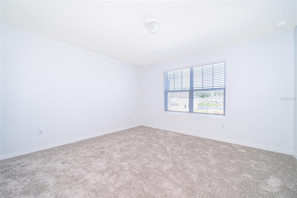 合同活跃: $2,300 (3 贝兹, 2 浴室, 1782 平方英尺)