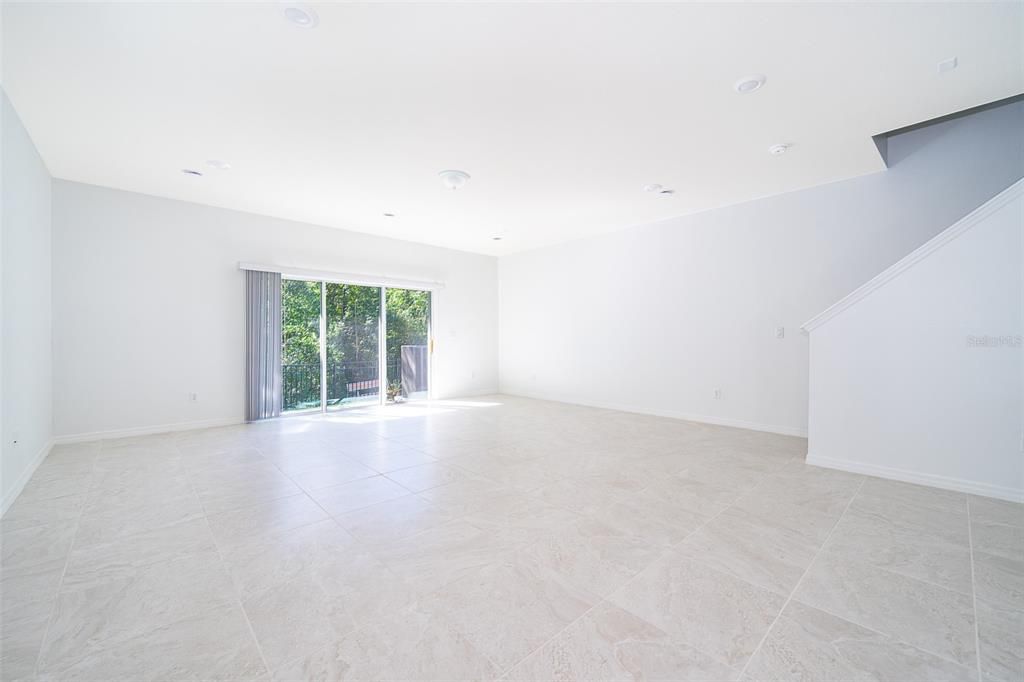 合同活跃: $2,300 (3 贝兹, 2 浴室, 1782 平方英尺)