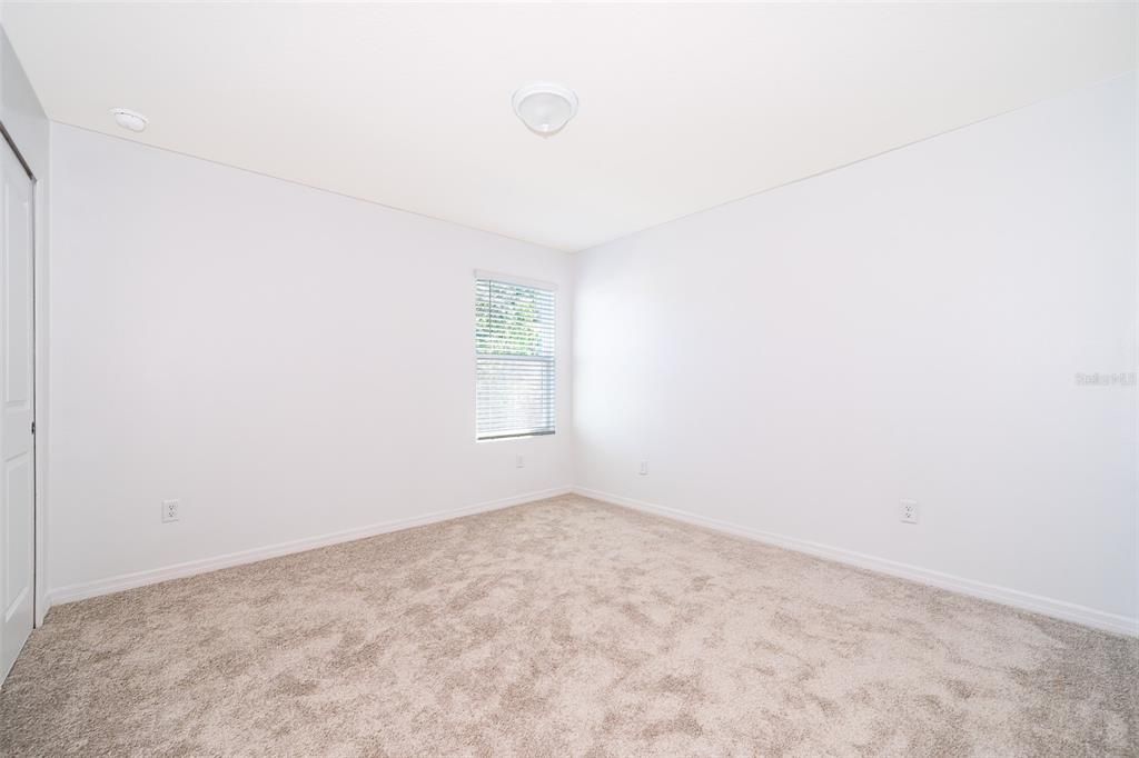 合同活跃: $2,300 (3 贝兹, 2 浴室, 1782 平方英尺)