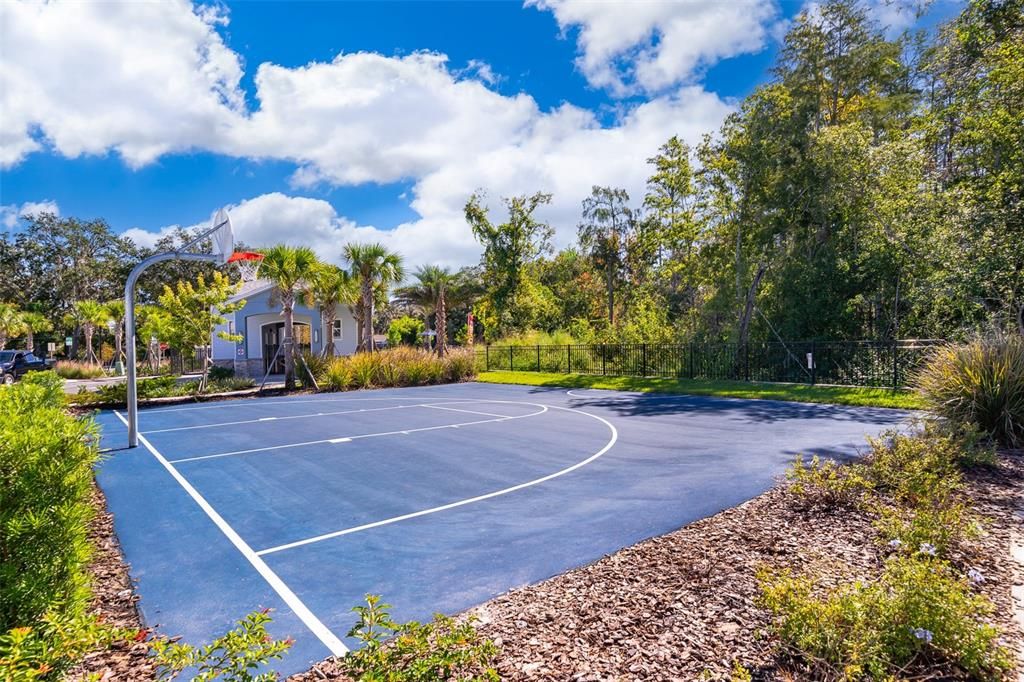 合同活跃: $2,300 (3 贝兹, 2 浴室, 1782 平方英尺)