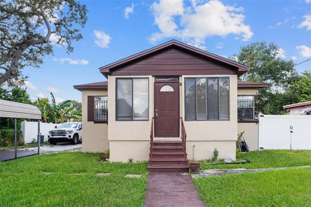 На продажу: $325,000 (2 спален, 1 ванн, 1208 Квадратных фут)