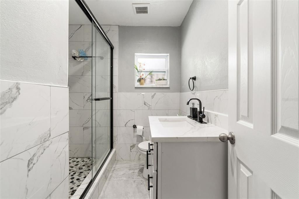 На продажу: $325,000 (2 спален, 1 ванн, 1208 Квадратных фут)