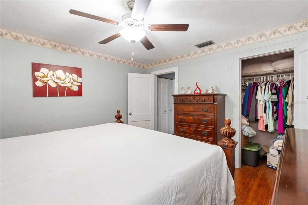 На продажу: $325,000 (2 спален, 1 ванн, 1208 Квадратных фут)