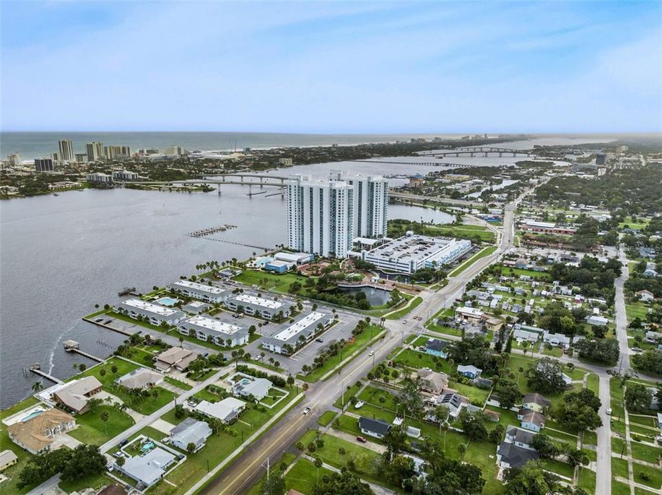 Под контрактом: $275,000 (2 спален, 2 ванн, 1689 Квадратных фут)