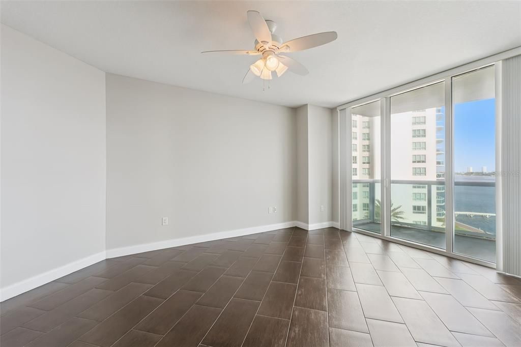 Под контрактом: $275,000 (2 спален, 2 ванн, 1689 Квадратных фут)