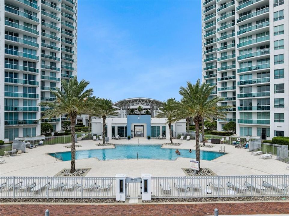 Под контрактом: $275,000 (2 спален, 2 ванн, 1689 Квадратных фут)