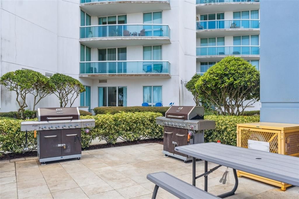 Под контрактом: $275,000 (2 спален, 2 ванн, 1689 Квадратных фут)