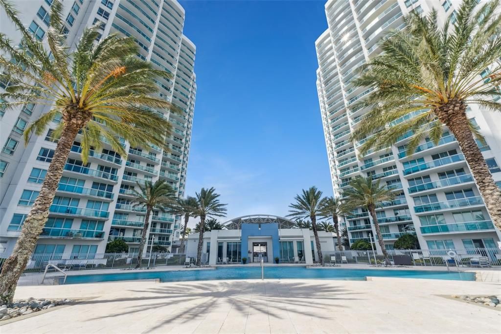 Под контрактом: $275,000 (2 спален, 2 ванн, 1689 Квадратных фут)