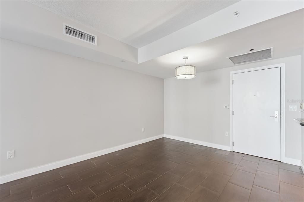 Под контрактом: $275,000 (2 спален, 2 ванн, 1689 Квадратных фут)