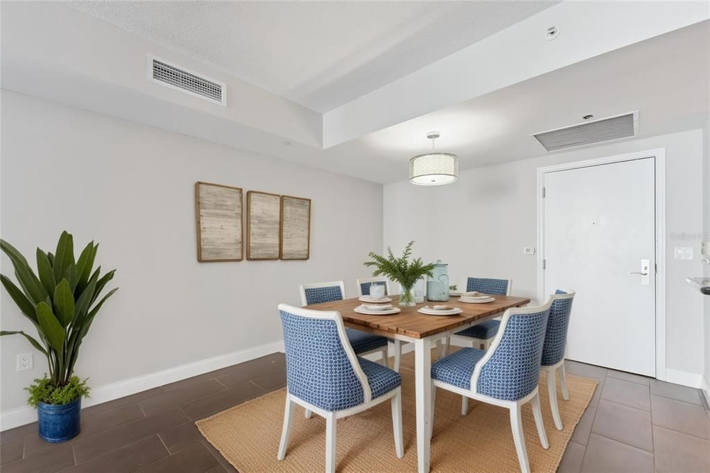 Под контрактом: $275,000 (2 спален, 2 ванн, 1689 Квадратных фут)